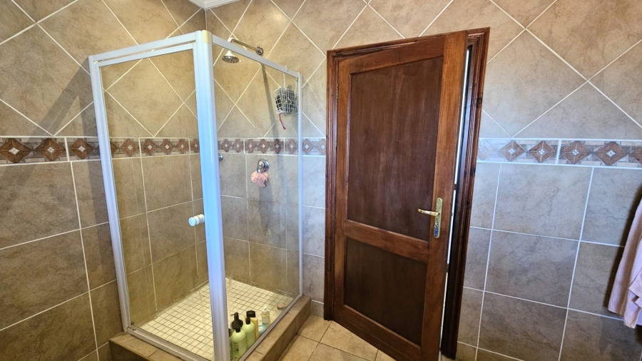 5 Bedroom Property for Sale in Birdwood Estate North West